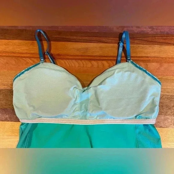 Lululemon Caribe Conditioning Gulf Undulation Tank, size 12 - Picture 11 of 12